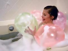 Bath with balloon, pop!
