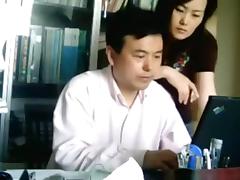 Mature asian couple watch themselves have doggystyle sex on their laptop