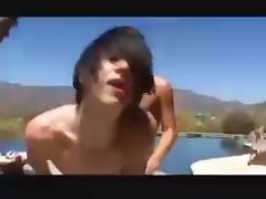 Cute Twinks Love Outdoor Threesome