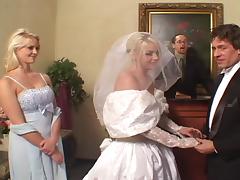 Depraved bride Missy Monroe sucks two boners and enjoys a DP